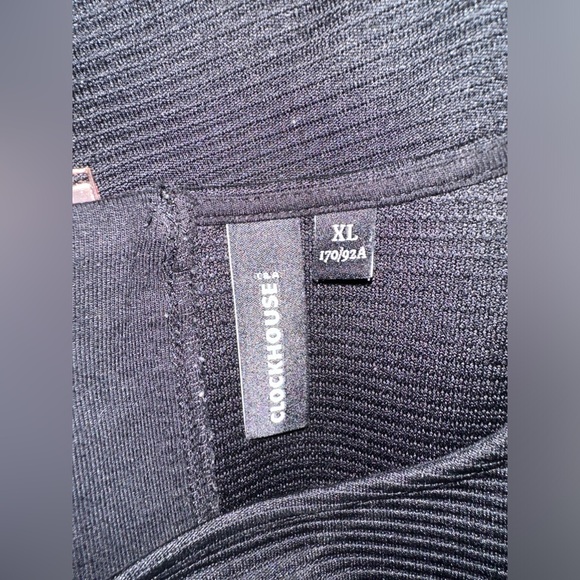 Boxy, black top with sheer lower hem - Picture 10 of 11